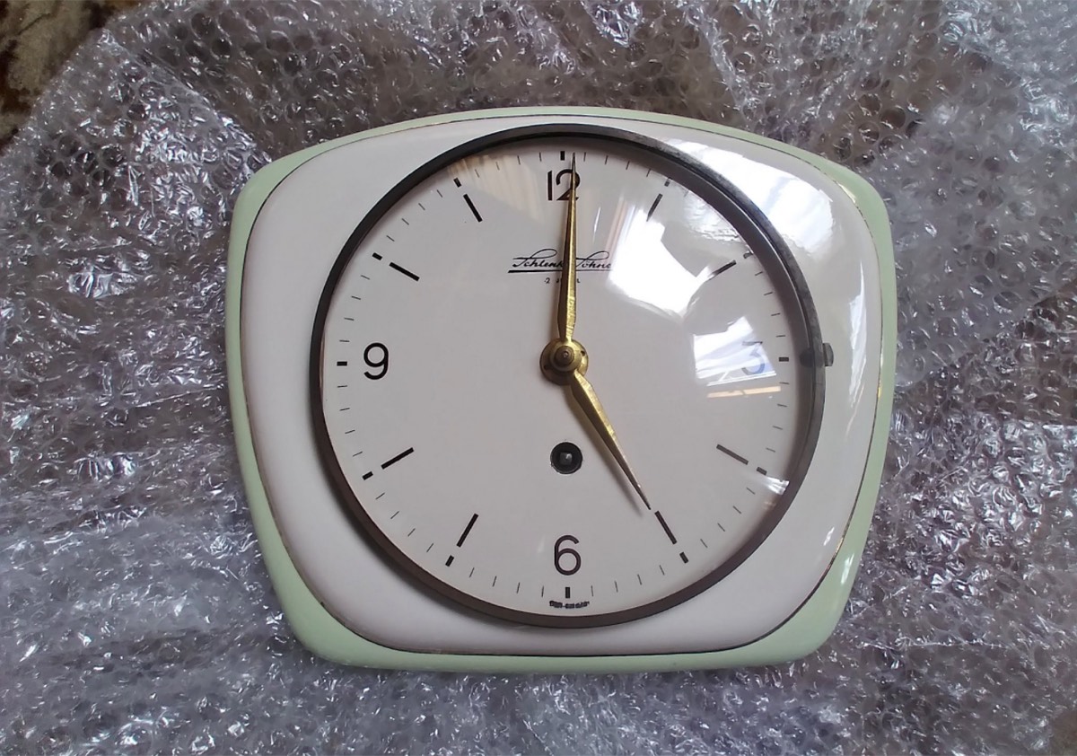 The original photograph: the ceramic clock in bubble wrap